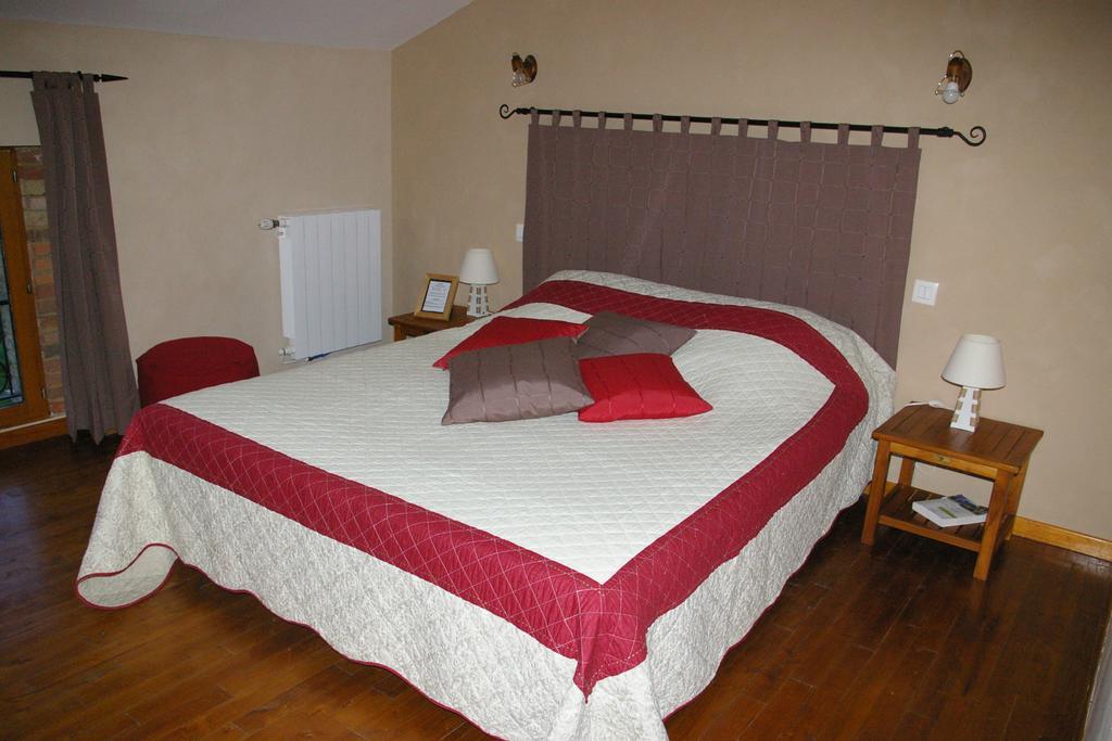 La Ferme De Menoun Bed & Breakfast Thil  Room photo